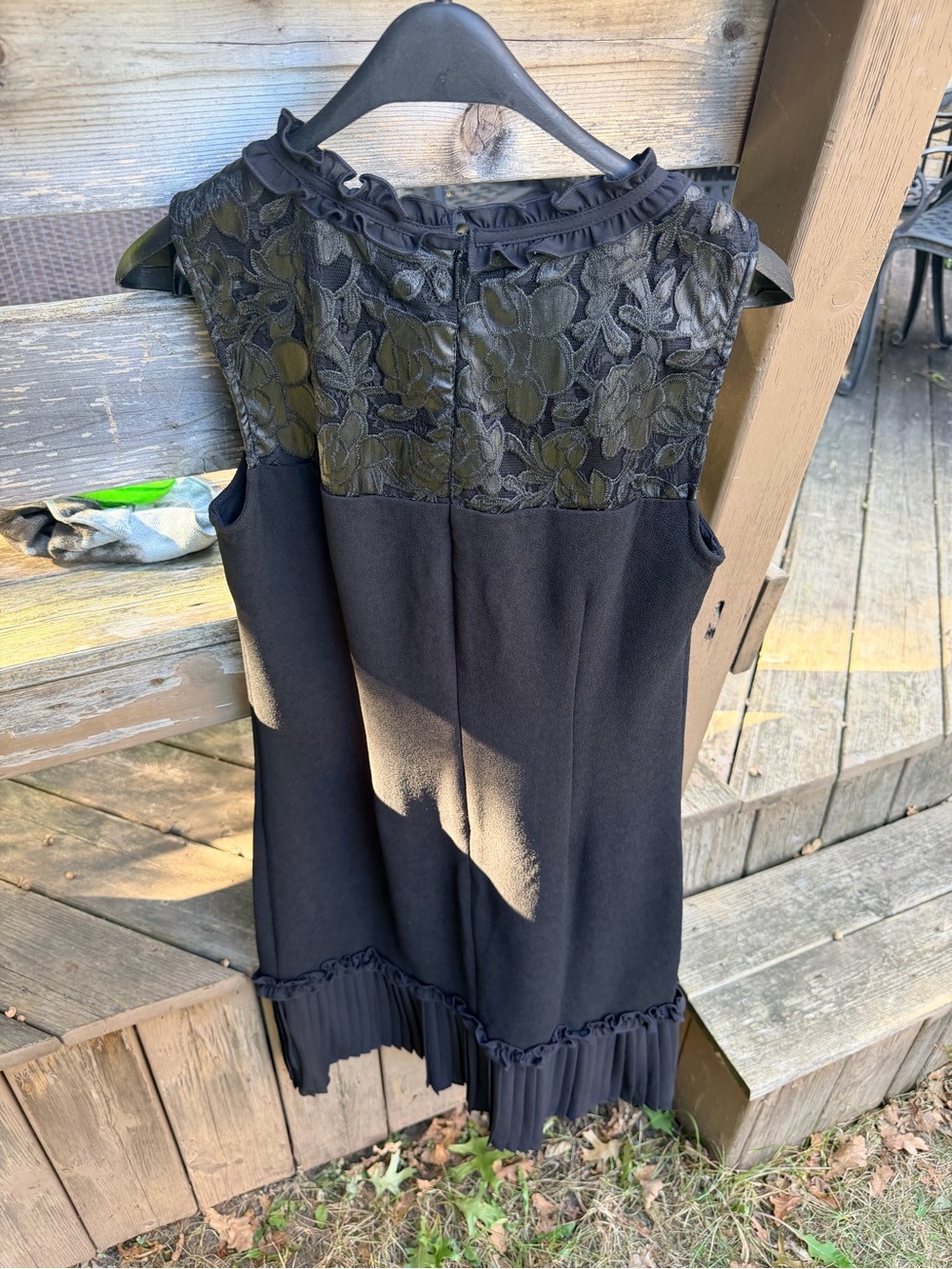 KARL LAGERFELD Paris Black sleeveless shift dress floral lace yoke Size Medium - Picture 4 of 12